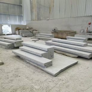 白城 整石台阶（大面火烧+侧面自然面），出货前厂内拼装
