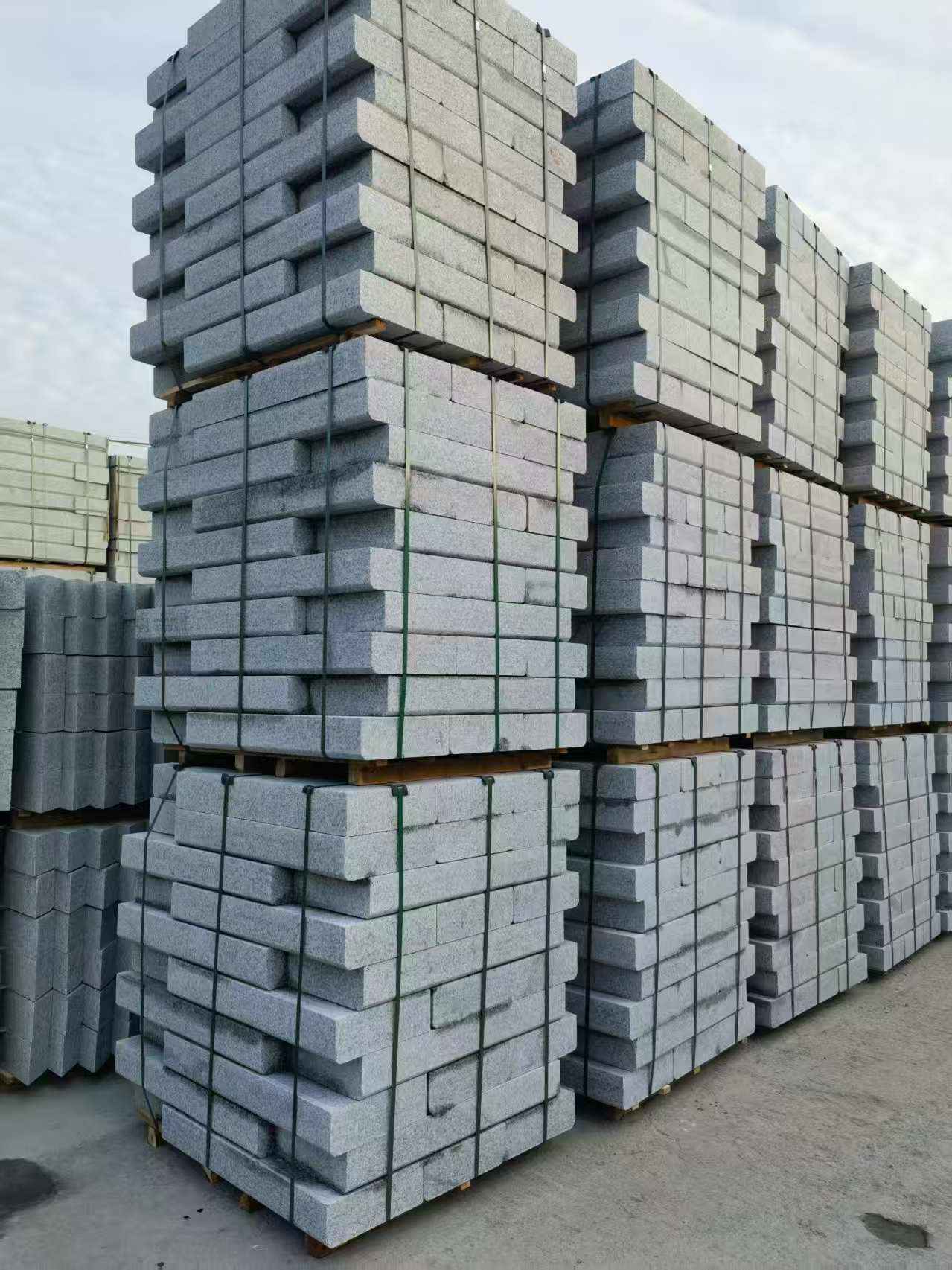 白城 路沿石（路侧石），颜色一致，尺寸标准