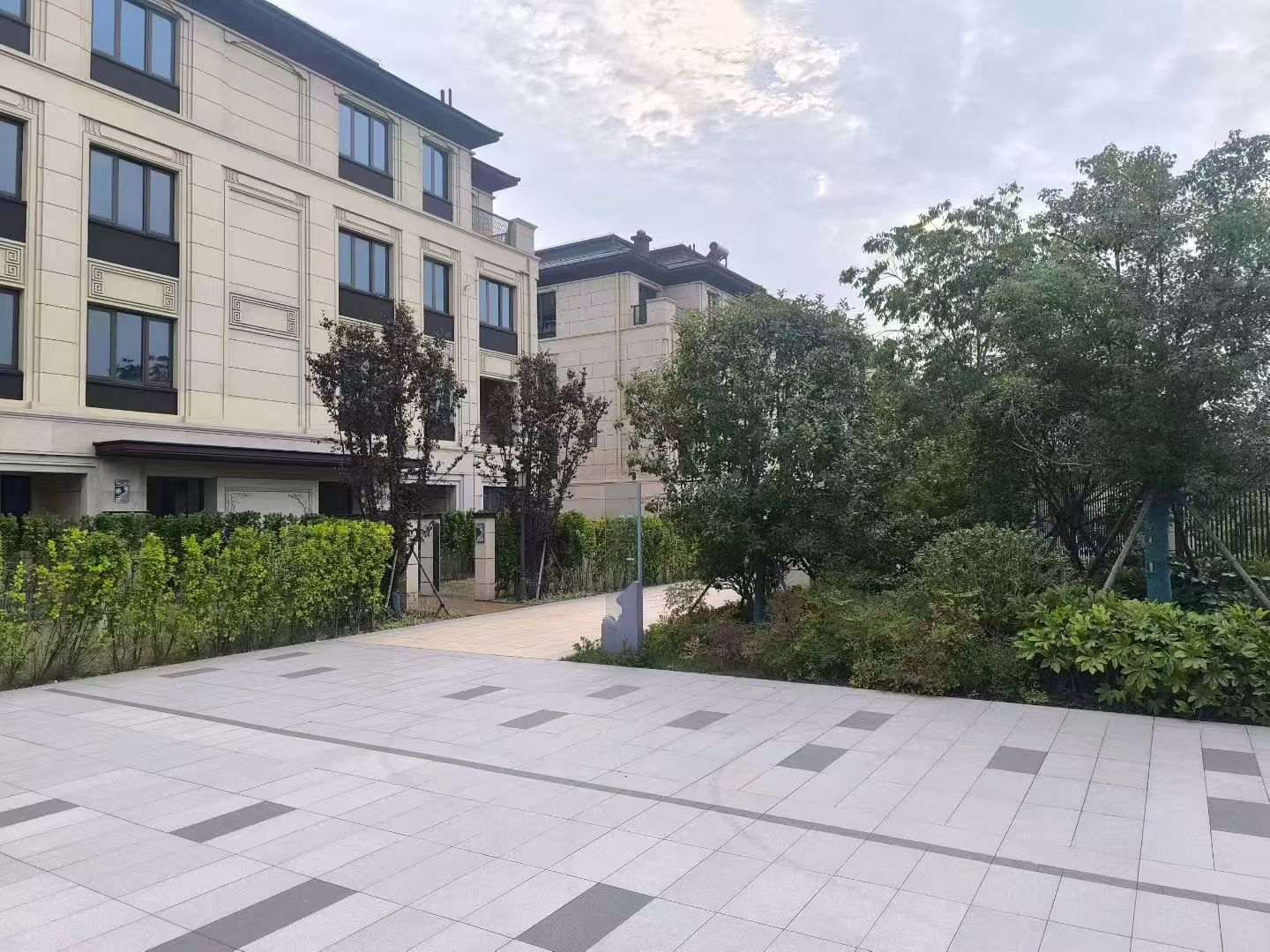 白城 芝麻白与芝麻白搭配铺装，尺寸1200*600