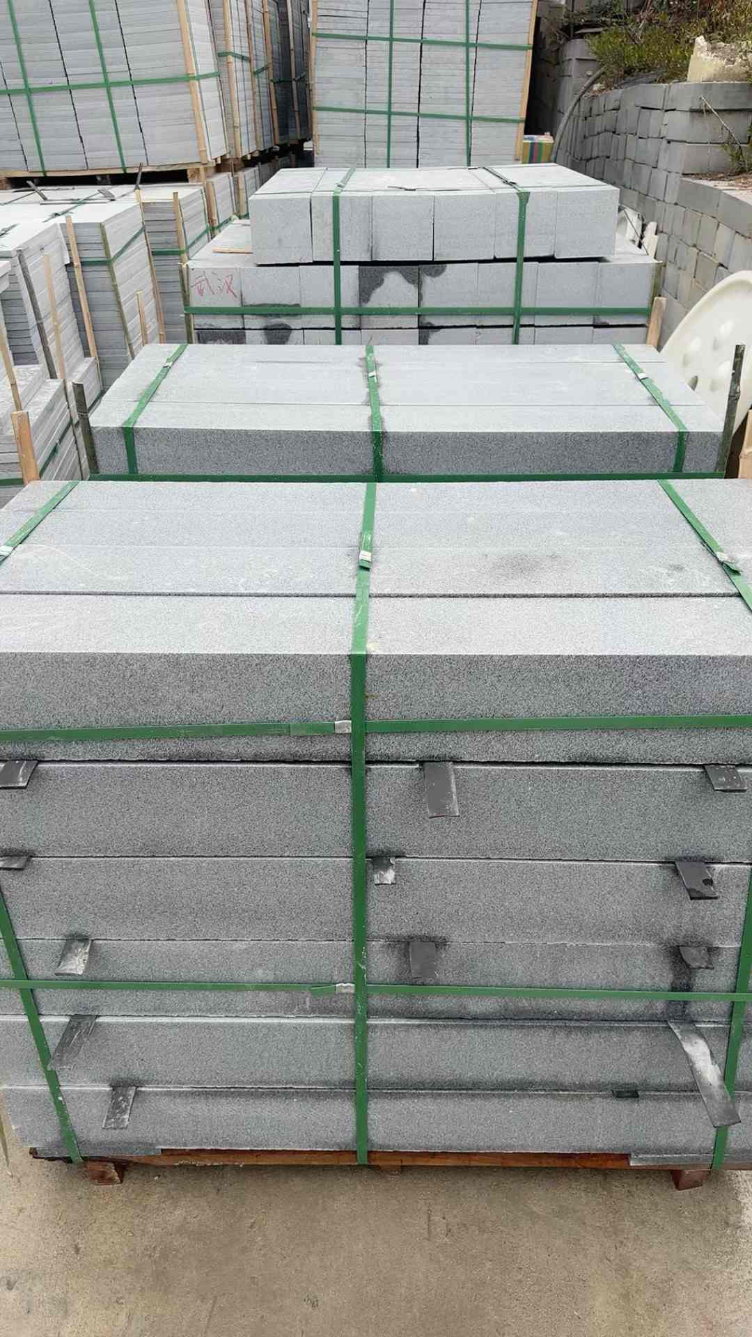 白城 芝麻灰机切面栏杆