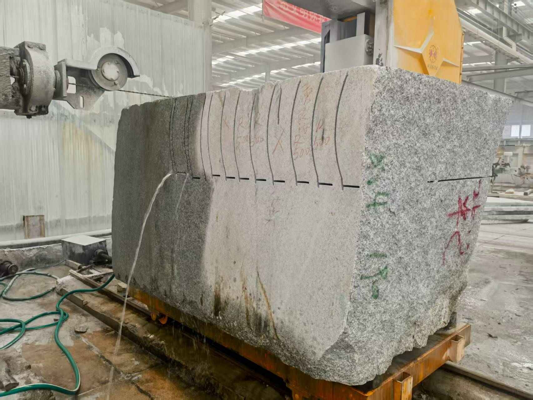 白城 602，大花芙蓉白，绳锯加工弧形路沿石