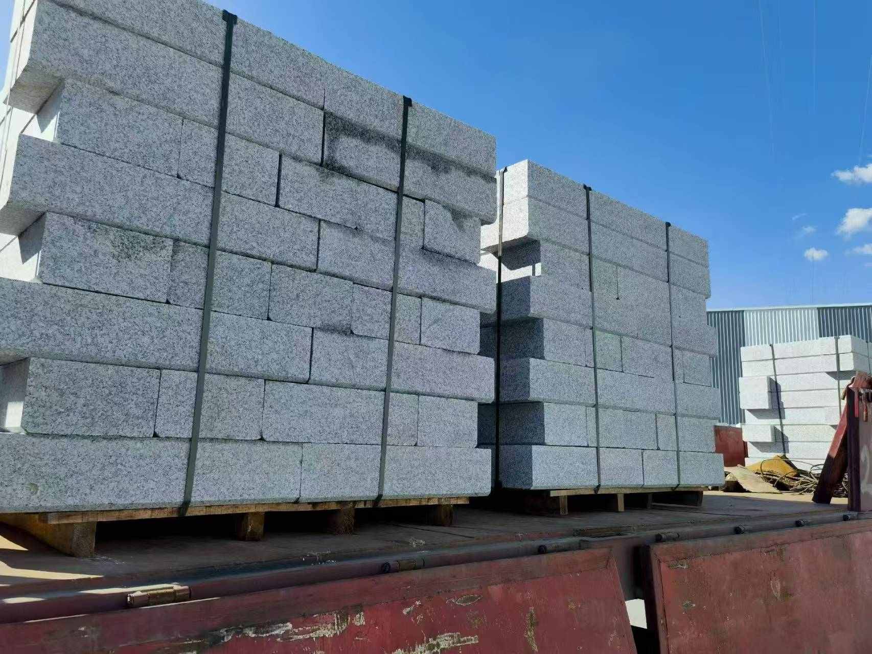 白城 路沿石装车出货