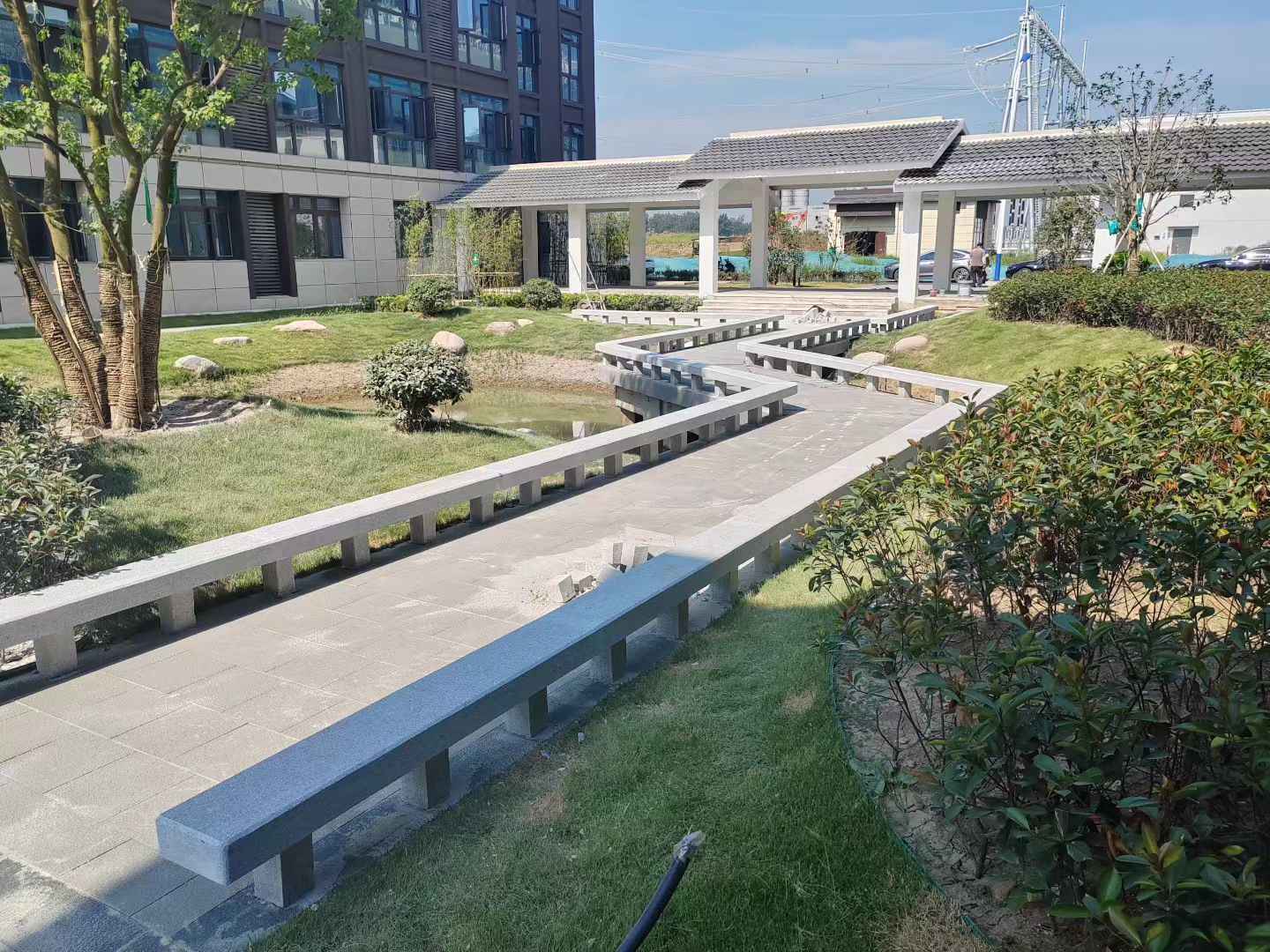 白城 芝麻灰小区坐凳&栏杆安装效果